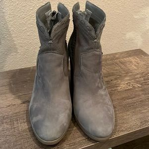 Vince Camuto gray sued booties 📚🍎